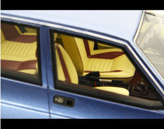 Alfa Romeo Giulietta 1.6 - 1.8 1980 Blu Pervinca Laudoracing 1:18 Resinemodell (Türen, Motorhaube... nicht zu öffnen!)